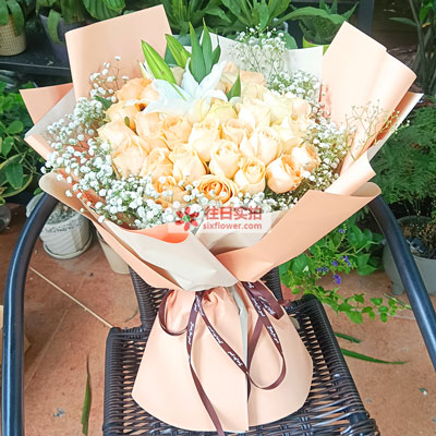 毕节33朵香槟玫瑰百合，心里永远是你