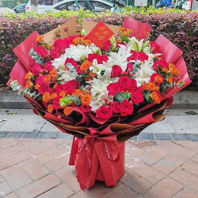 毕节52朵红玫瑰百合，惊喜与甜蜜